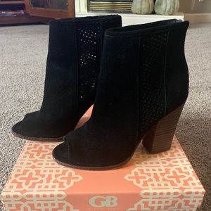 Gianni Bini open toe black suede booties